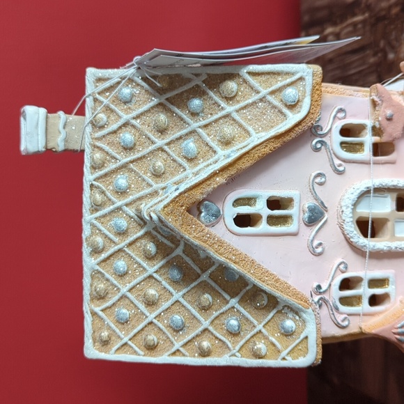 ❌SOLD❌Pastel "Pinkmas" Light Up 💡 Gingerbread House - Picture 4 of 10